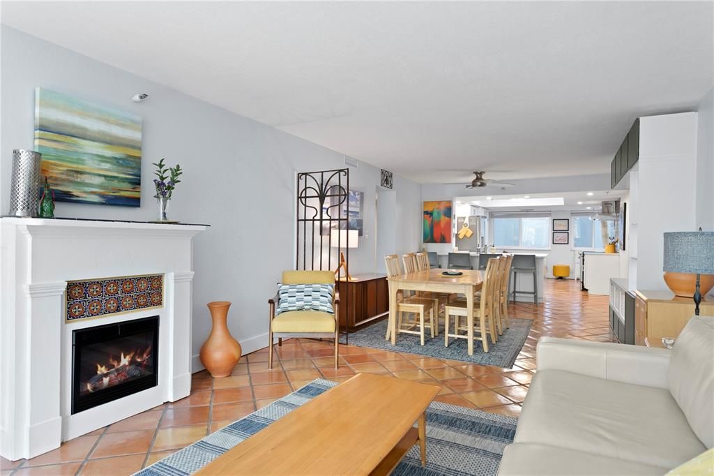 На продажу: $439,900 (2 спален, 2 ванн, 1422 Квадратных фут)