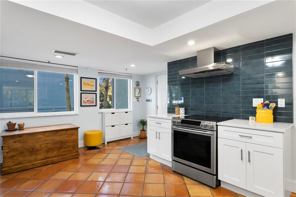 На продажу: $439,900 (2 спален, 2 ванн, 1422 Квадратных фут)