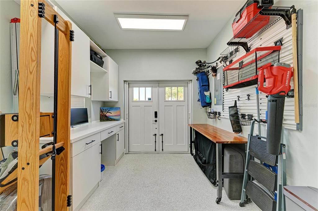 For Sale: $595,000 (1 beds, 1 baths, 1000 Square Feet)