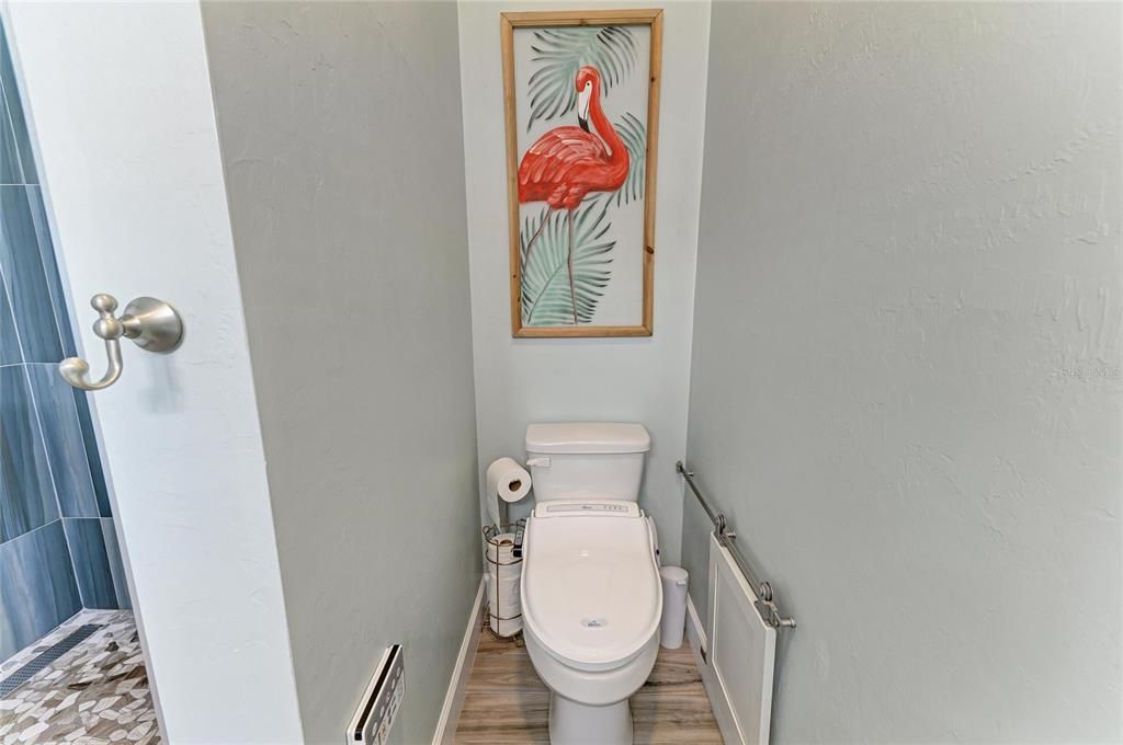 For Sale: $595,000 (1 beds, 1 baths, 1000 Square Feet)