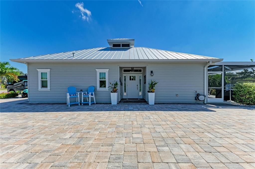 For Sale: $595,000 (1 beds, 1 baths, 1000 Square Feet)