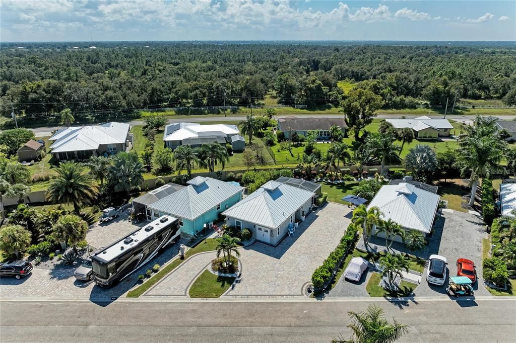 For Sale: $595,000 (1 beds, 1 baths, 1000 Square Feet)