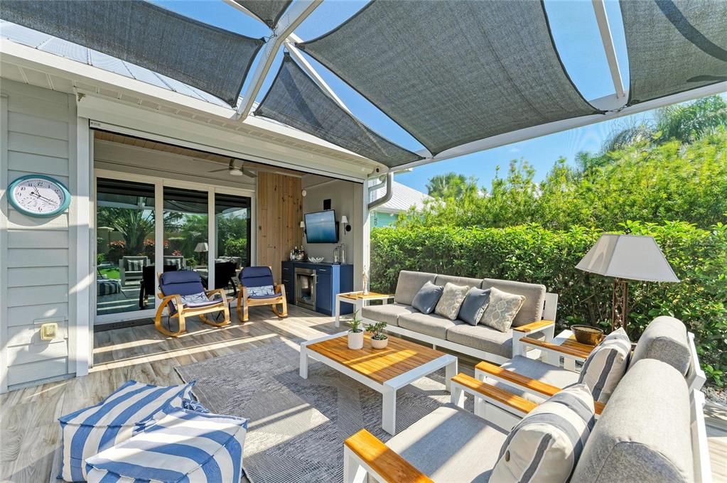 For Sale: $595,000 (1 beds, 1 baths, 1000 Square Feet)