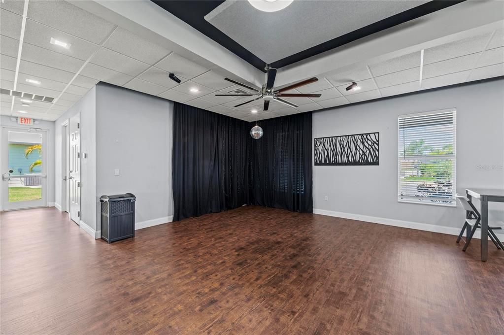 For Sale: $595,000 (1 beds, 1 baths, 1000 Square Feet)