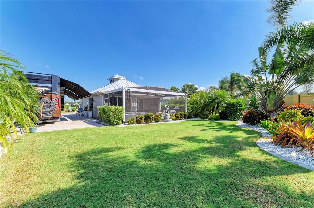 For Sale: $595,000 (1 beds, 1 baths, 1000 Square Feet)