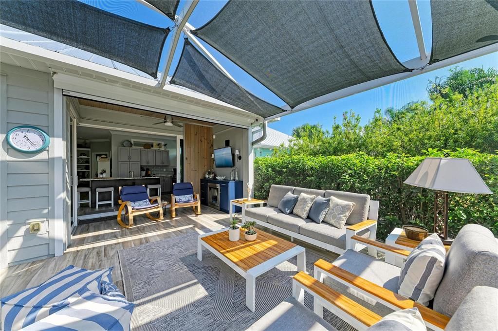 For Sale: $595,000 (1 beds, 1 baths, 1000 Square Feet)