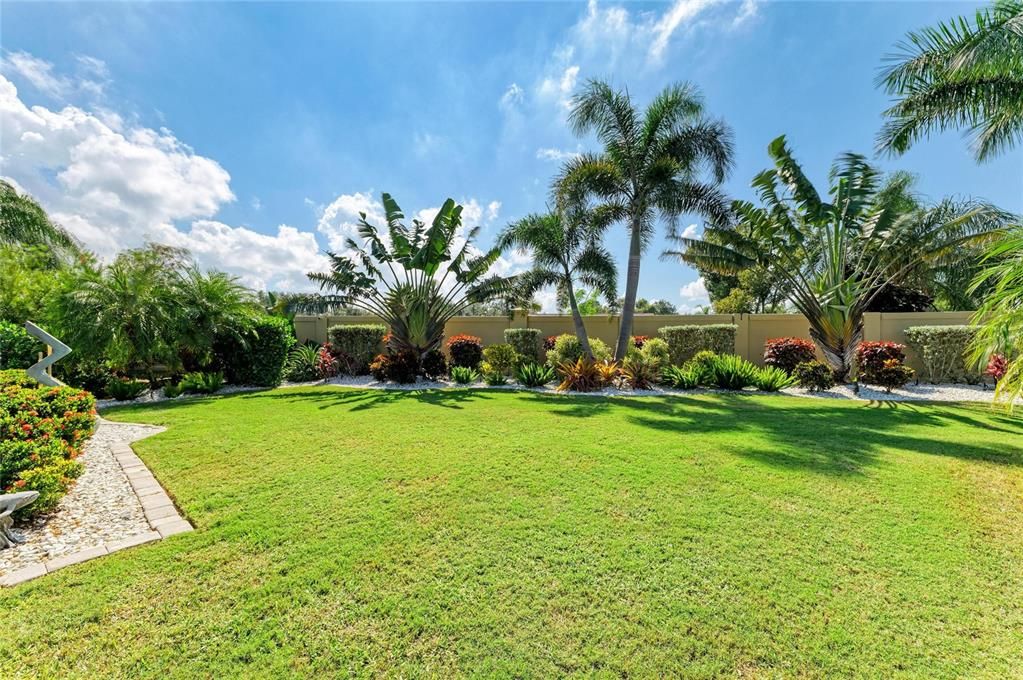 For Sale: $595,000 (1 beds, 1 baths, 1000 Square Feet)