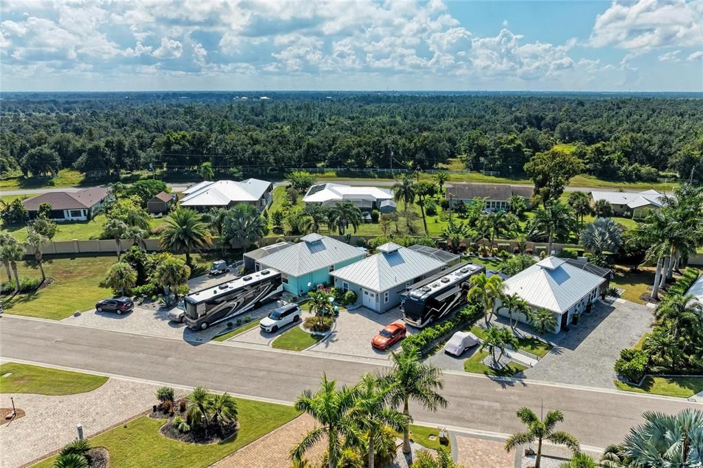 For Sale: $595,000 (1 beds, 1 baths, 1000 Square Feet)