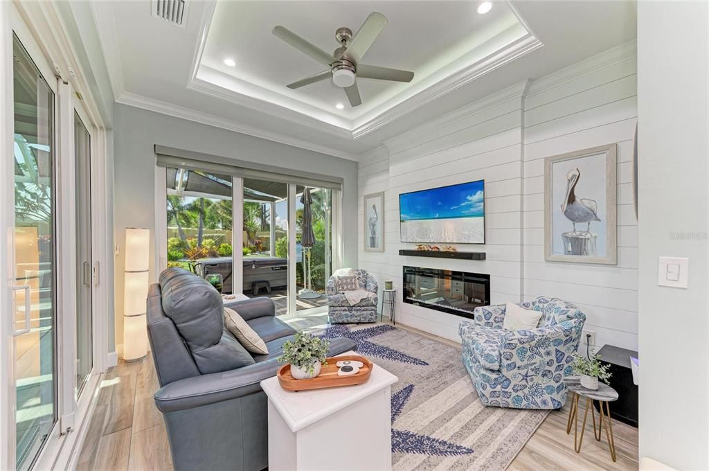 For Sale: $595,000 (1 beds, 1 baths, 1000 Square Feet)