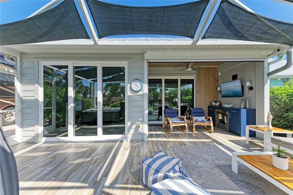 For Sale: $595,000 (1 beds, 1 baths, 1000 Square Feet)