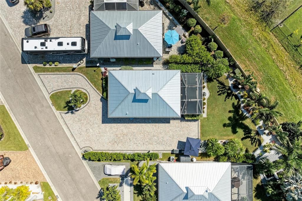 For Sale: $595,000 (1 beds, 1 baths, 1000 Square Feet)