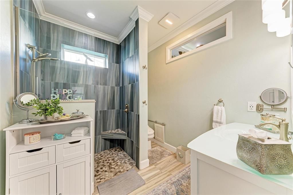 For Sale: $595,000 (1 beds, 1 baths, 1000 Square Feet)