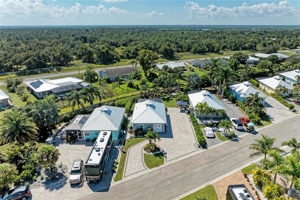 For Sale: $595,000 (1 beds, 1 baths, 1000 Square Feet)