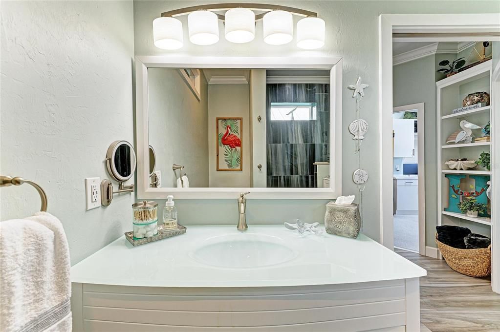 For Sale: $595,000 (1 beds, 1 baths, 1000 Square Feet)