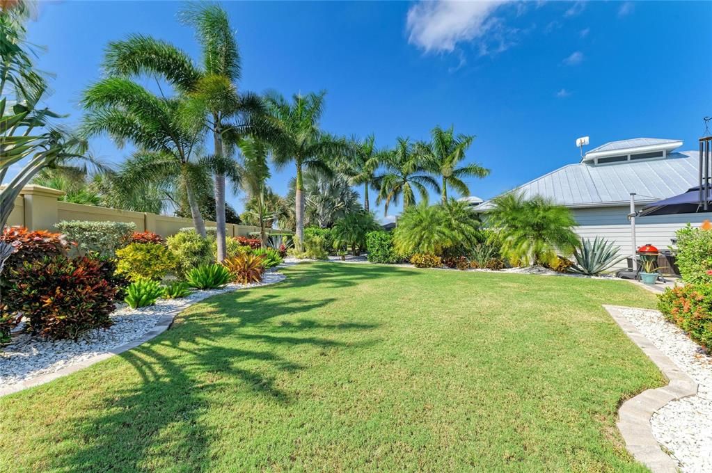 For Sale: $595,000 (1 beds, 1 baths, 1000 Square Feet)