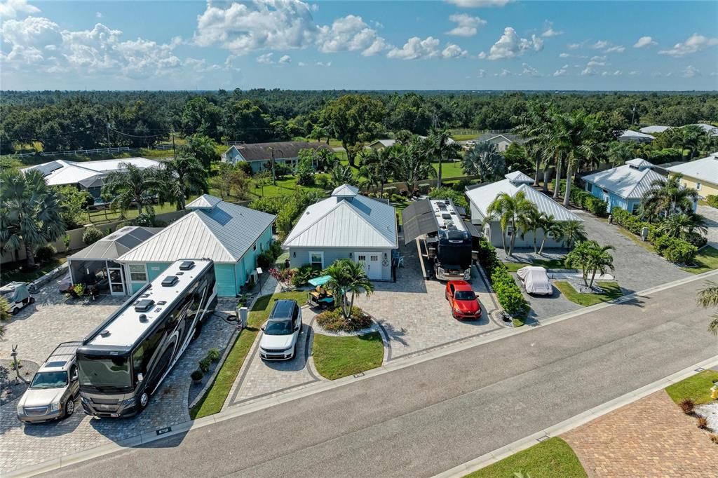 For Sale: $595,000 (1 beds, 1 baths, 1000 Square Feet)