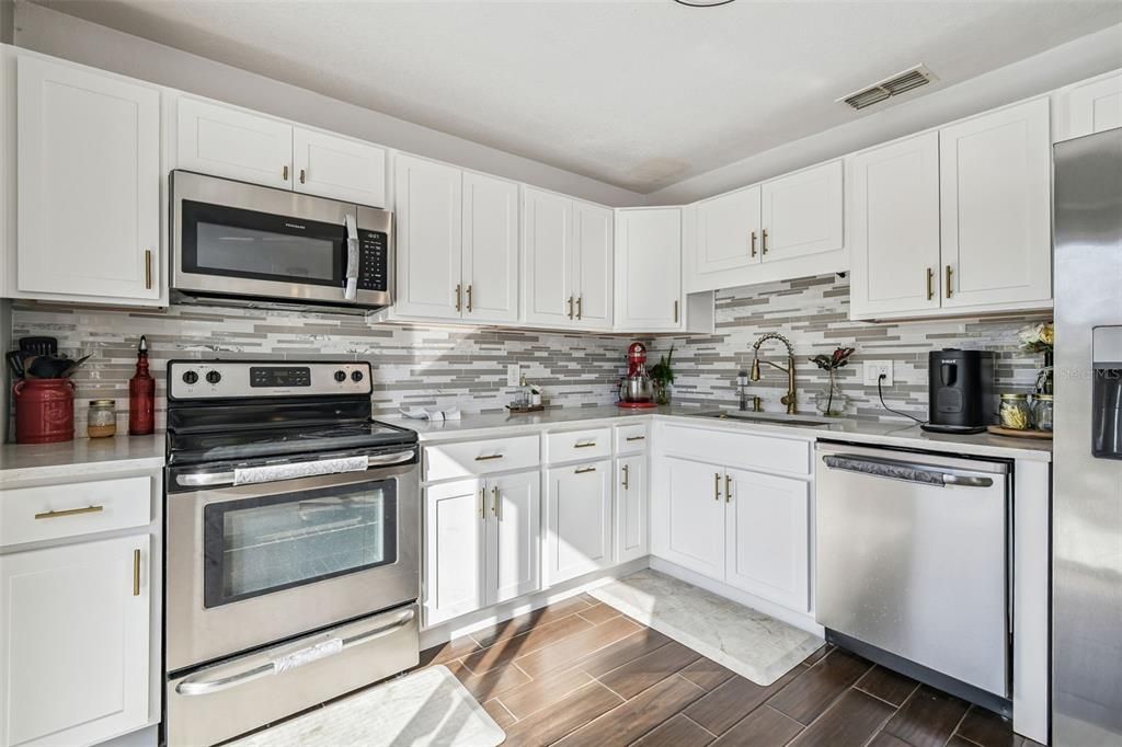 En Venta: $334,000 (3 camas, 2 baños, 1638 Pies cuadrados)