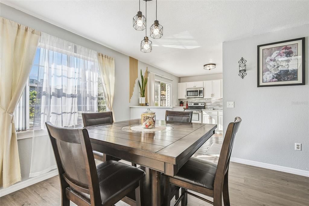 En Venta: $334,000 (3 camas, 2 baños, 1638 Pies cuadrados)