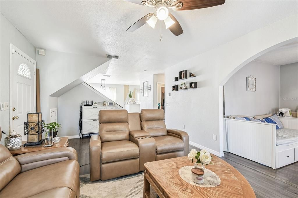 En Venta: $334,000 (3 camas, 2 baños, 1638 Pies cuadrados)