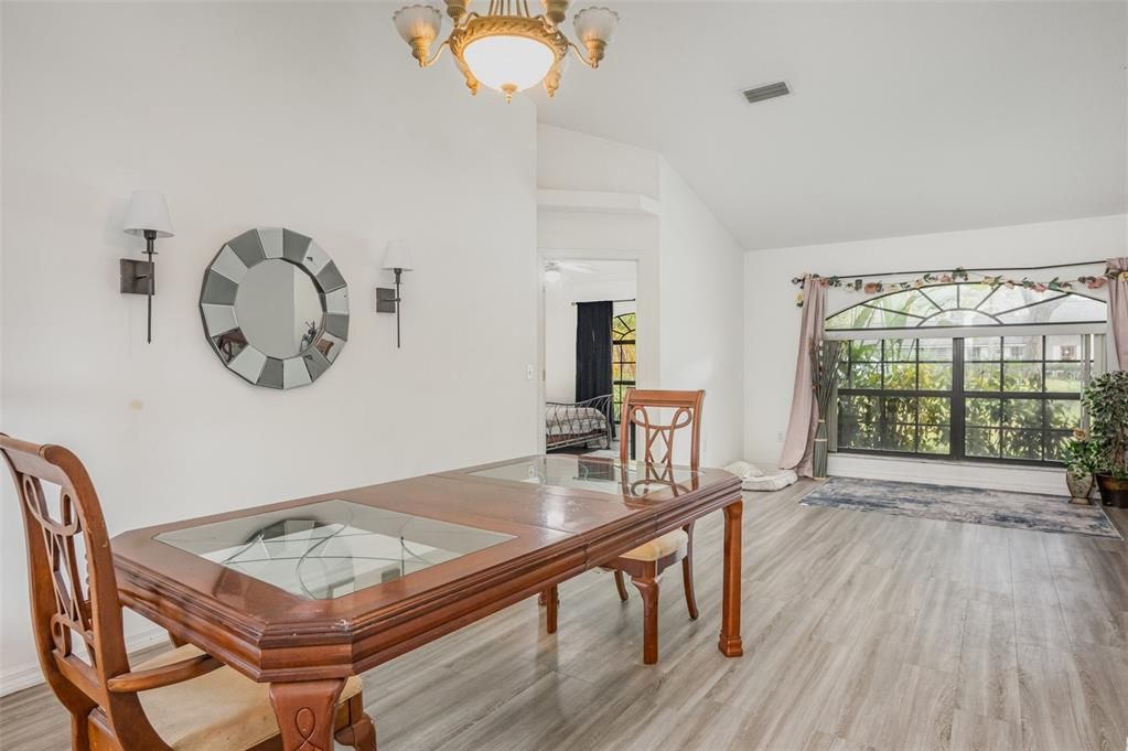 En Venta: $550,000 (4 camas, 2 baños, 2097 Pies cuadrados)