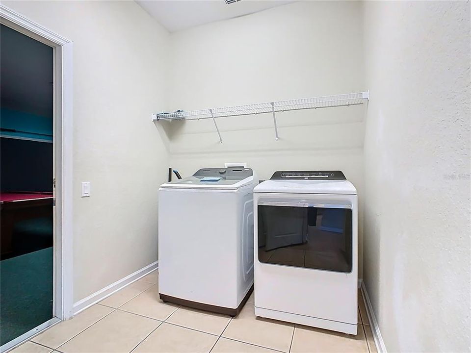 合同活跃: $669,000 (6 贝兹, 4 浴室, 2812 平方英尺)