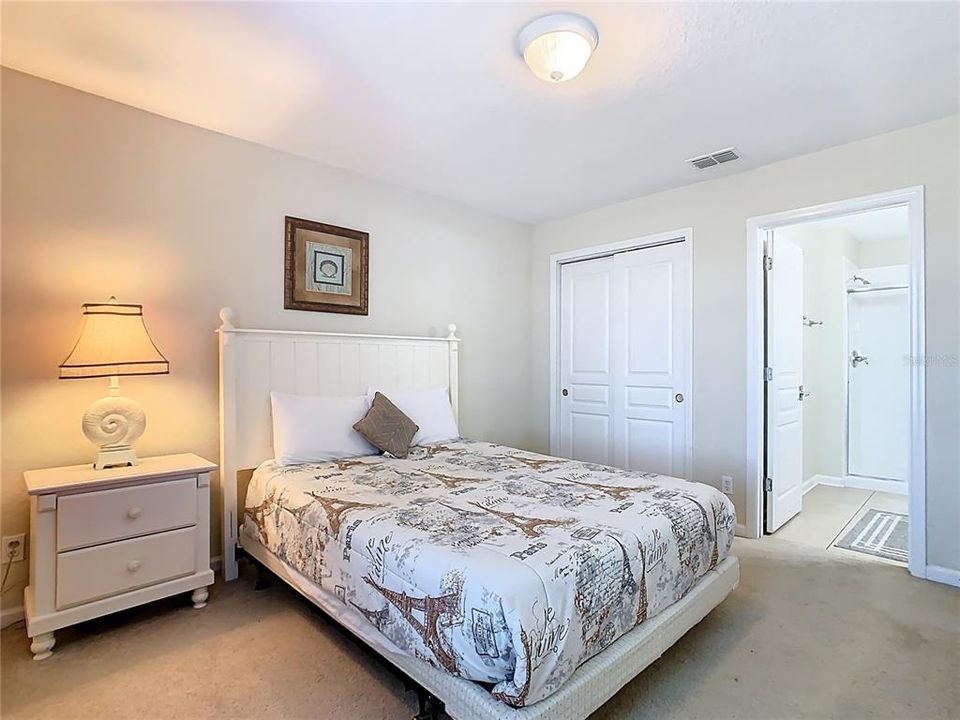 合同活跃: $669,000 (6 贝兹, 4 浴室, 2812 平方英尺)