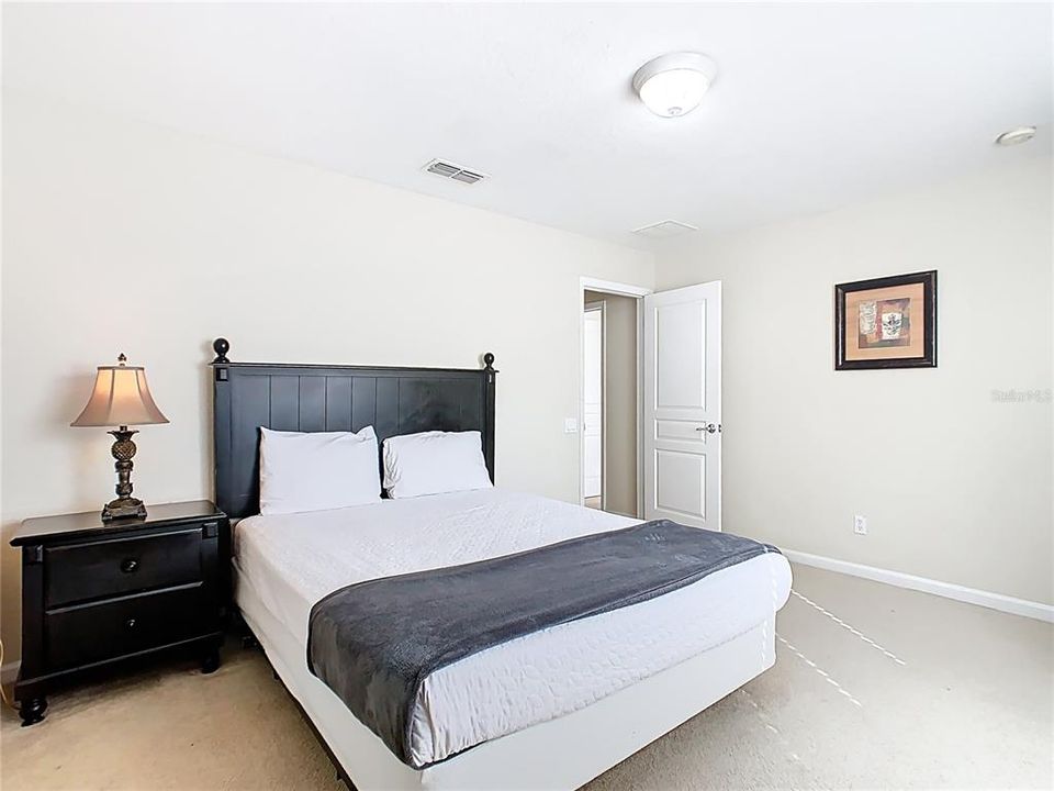 合同活跃: $669,000 (6 贝兹, 4 浴室, 2812 平方英尺)