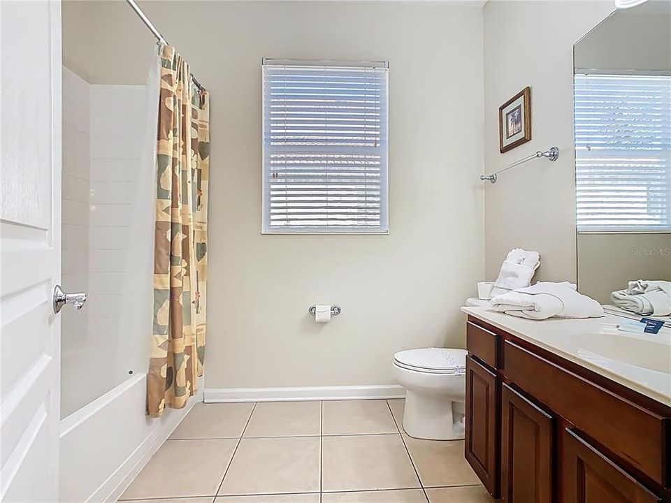 合同活跃: $669,000 (6 贝兹, 4 浴室, 2812 平方英尺)