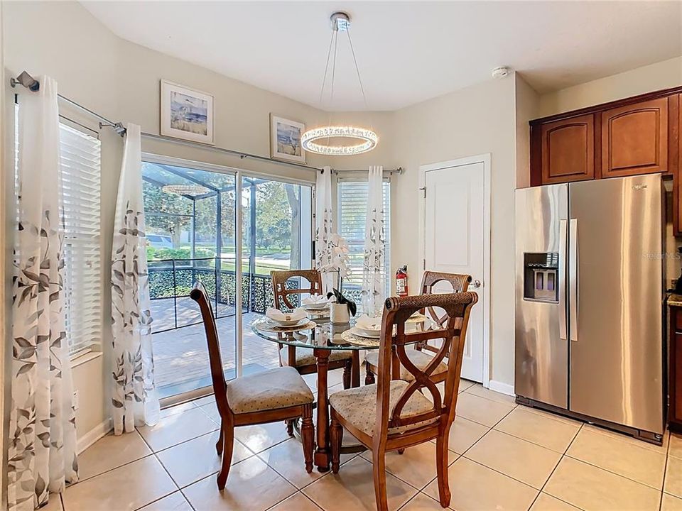 合同活跃: $669,000 (6 贝兹, 4 浴室, 2812 平方英尺)