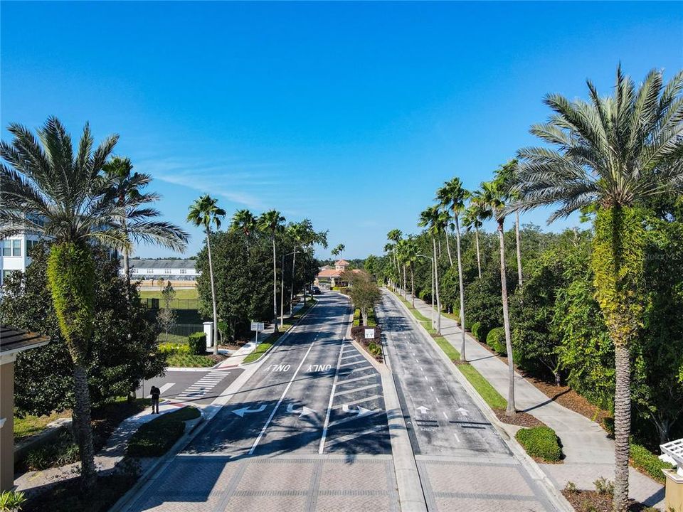 合同活跃: $669,000 (6 贝兹, 4 浴室, 2812 平方英尺)