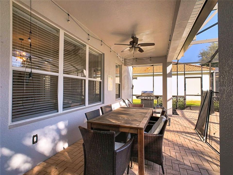 合同活跃: $669,000 (6 贝兹, 4 浴室, 2812 平方英尺)