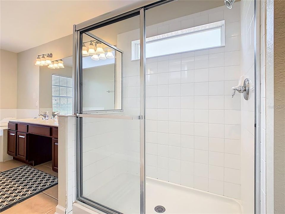 合同活跃: $669,000 (6 贝兹, 4 浴室, 2812 平方英尺)