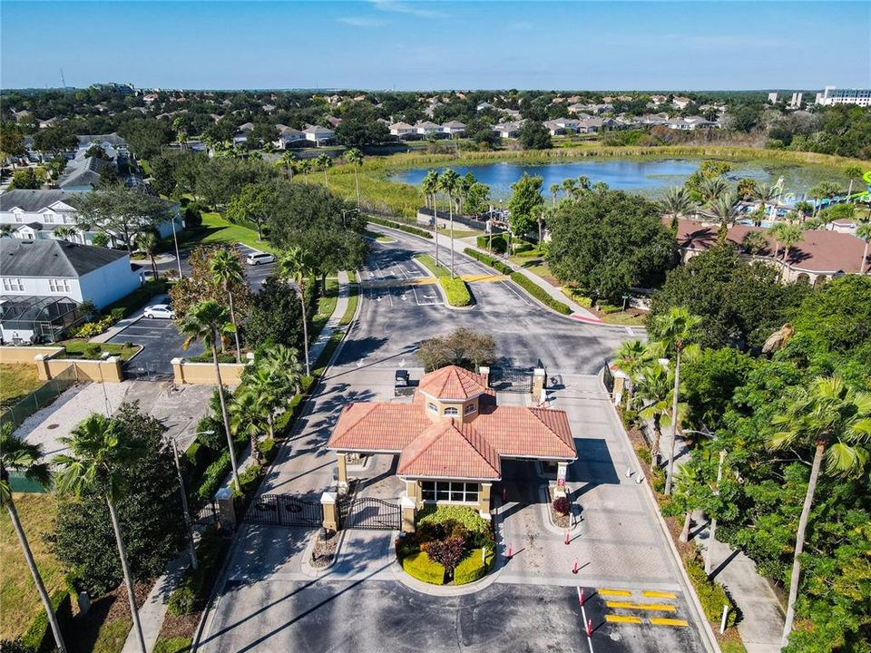 合同活跃: $669,000 (6 贝兹, 4 浴室, 2812 平方英尺)