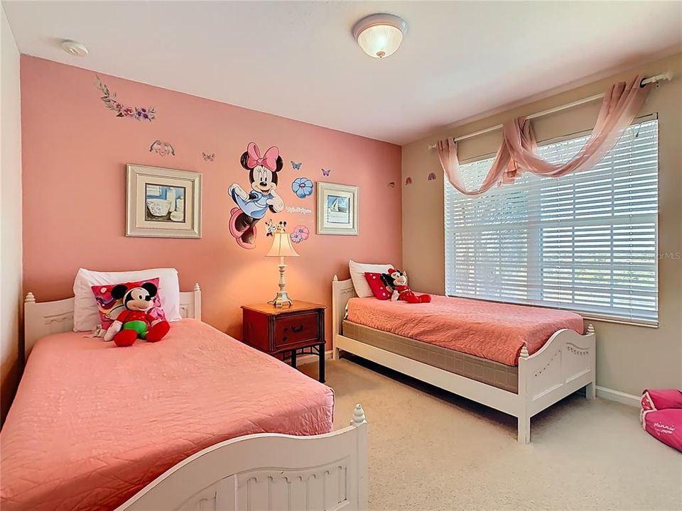 合同活跃: $669,000 (6 贝兹, 4 浴室, 2812 平方英尺)