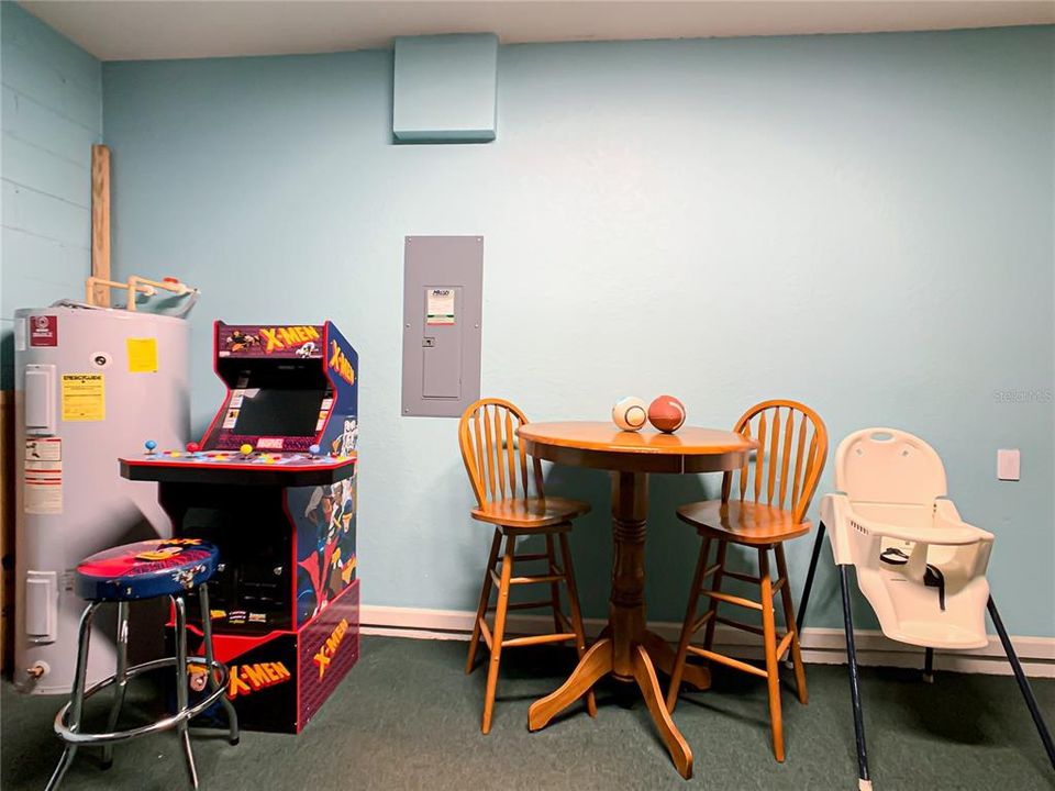 合同活跃: $669,000 (6 贝兹, 4 浴室, 2812 平方英尺)