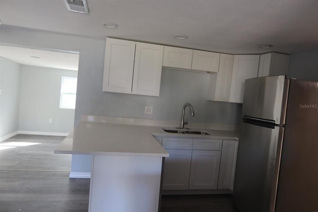 На продажу: $275,000 (3 спален, 2 ванн, 1216 Квадратных фут)