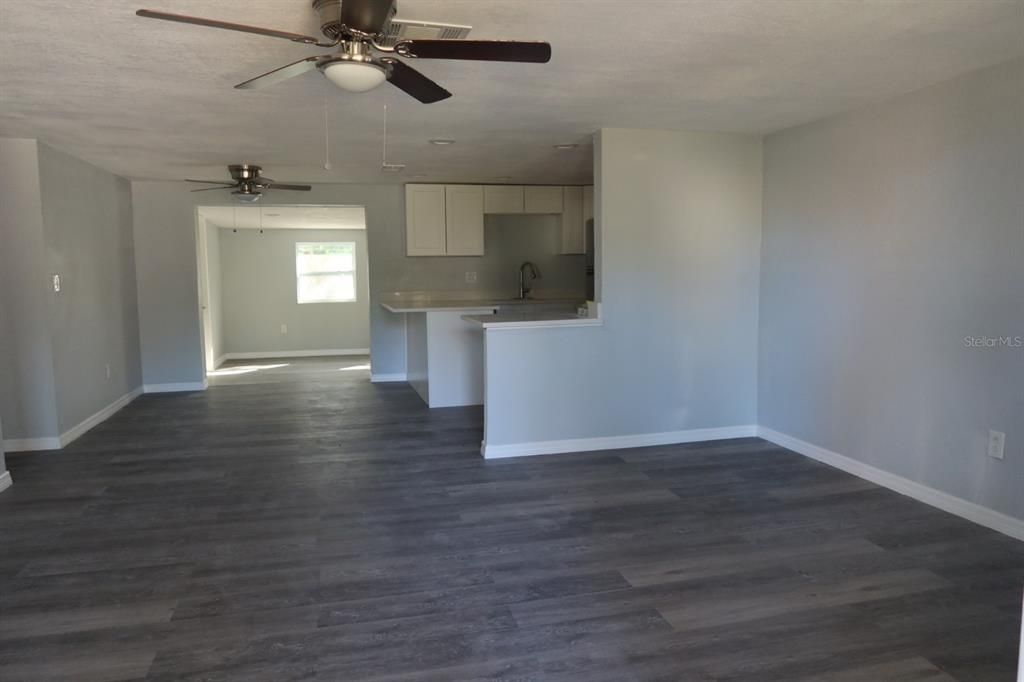 На продажу: $275,000 (3 спален, 2 ванн, 1216 Квадратных фут)