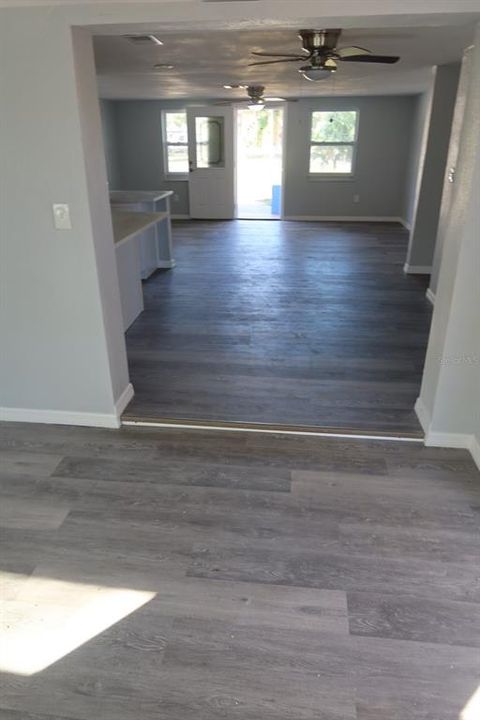 На продажу: $275,000 (3 спален, 2 ванн, 1216 Квадратных фут)