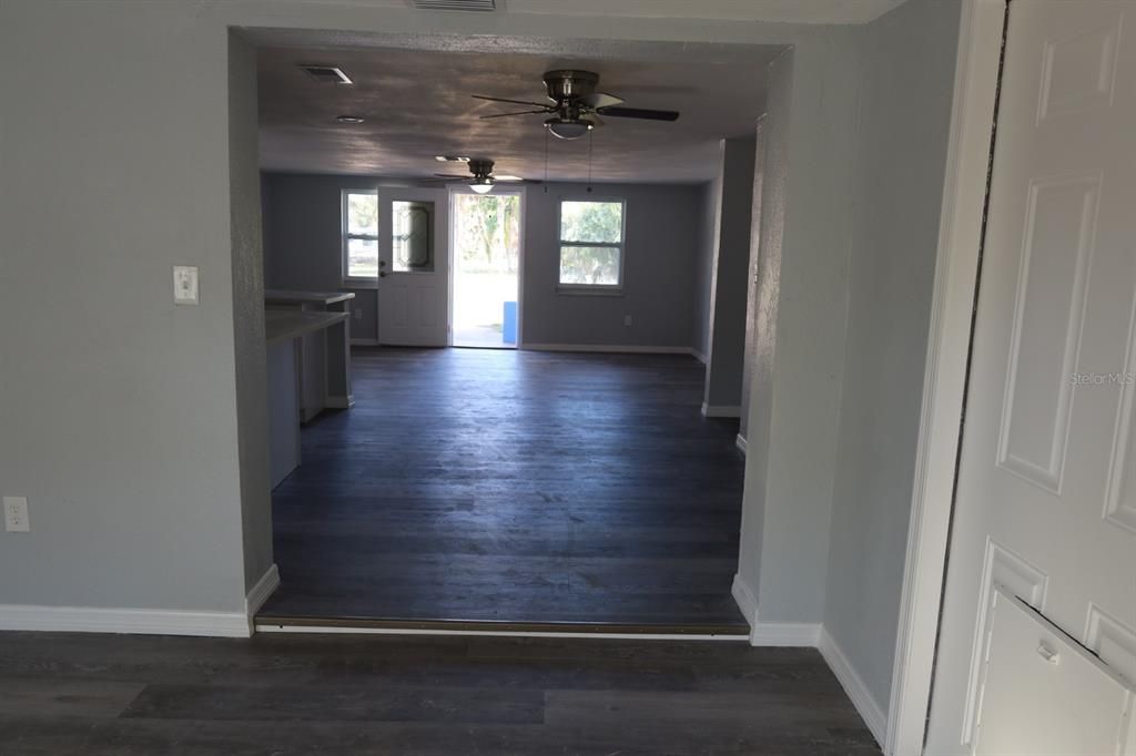 На продажу: $275,000 (3 спален, 2 ванн, 1216 Квадратных фут)