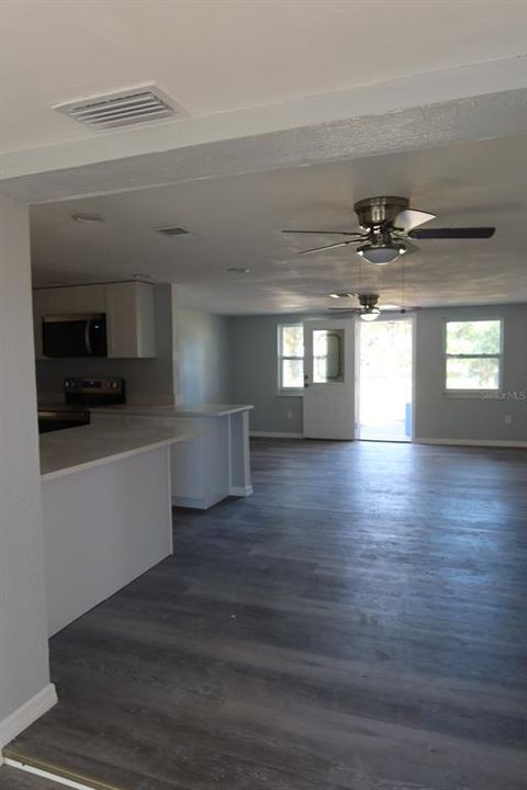 На продажу: $275,000 (3 спален, 2 ванн, 1216 Квадратных фут)