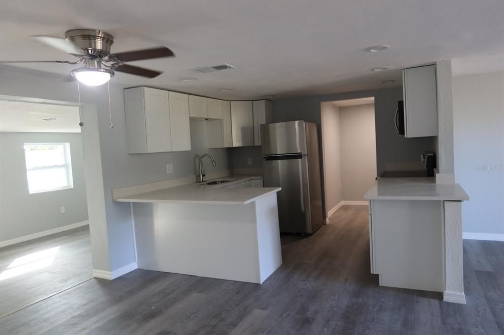 На продажу: $275,000 (3 спален, 2 ванн, 1216 Квадратных фут)