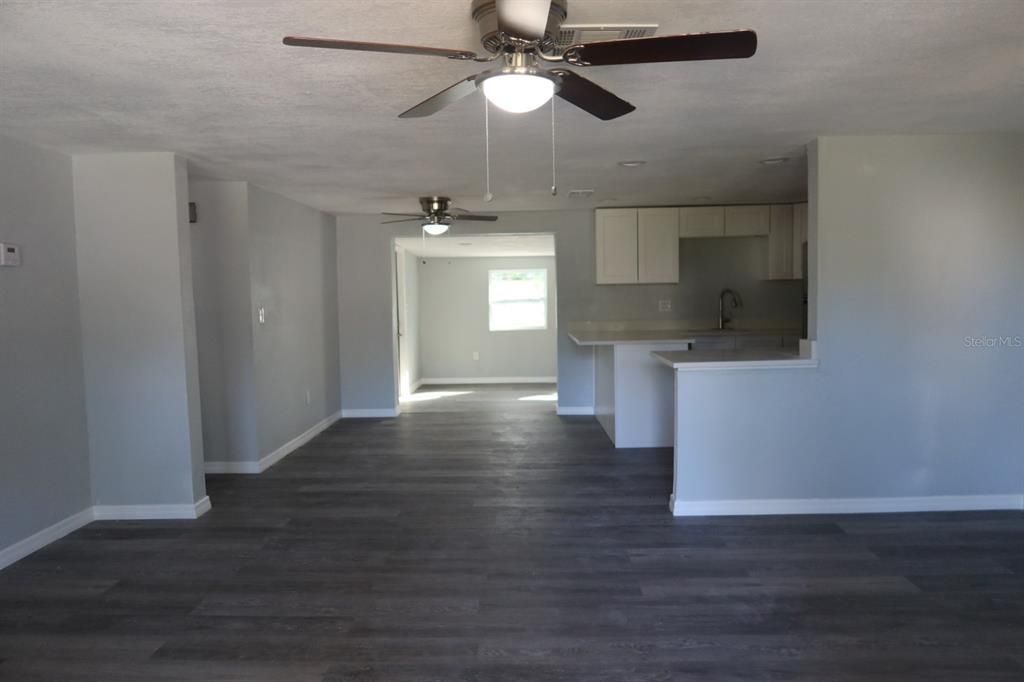 На продажу: $275,000 (3 спален, 2 ванн, 1216 Квадратных фут)