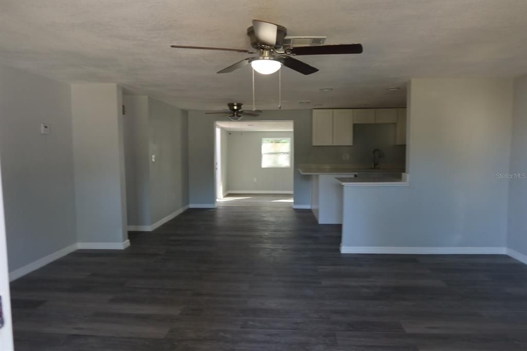 На продажу: $275,000 (3 спален, 2 ванн, 1216 Квадратных фут)