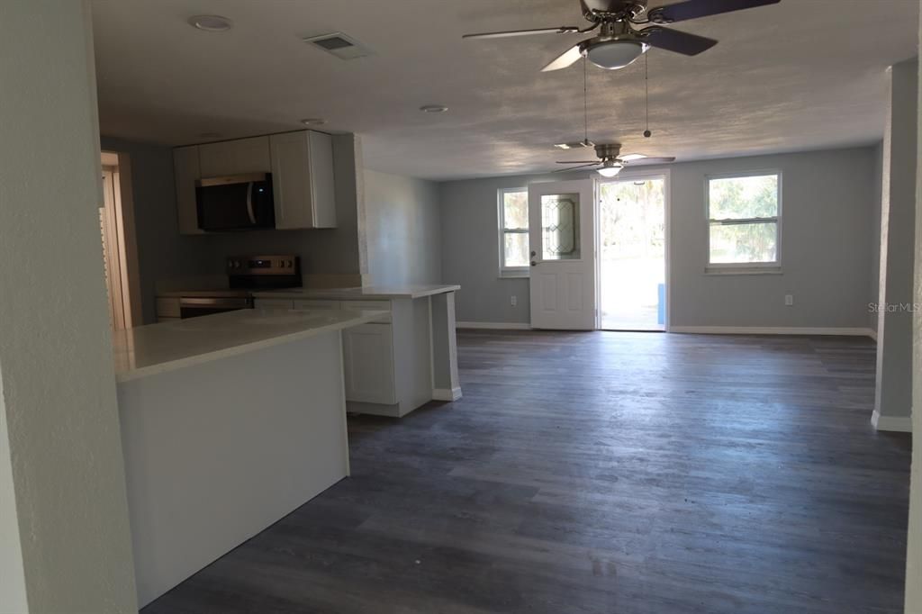 На продажу: $275,000 (3 спален, 2 ванн, 1216 Квадратных фут)