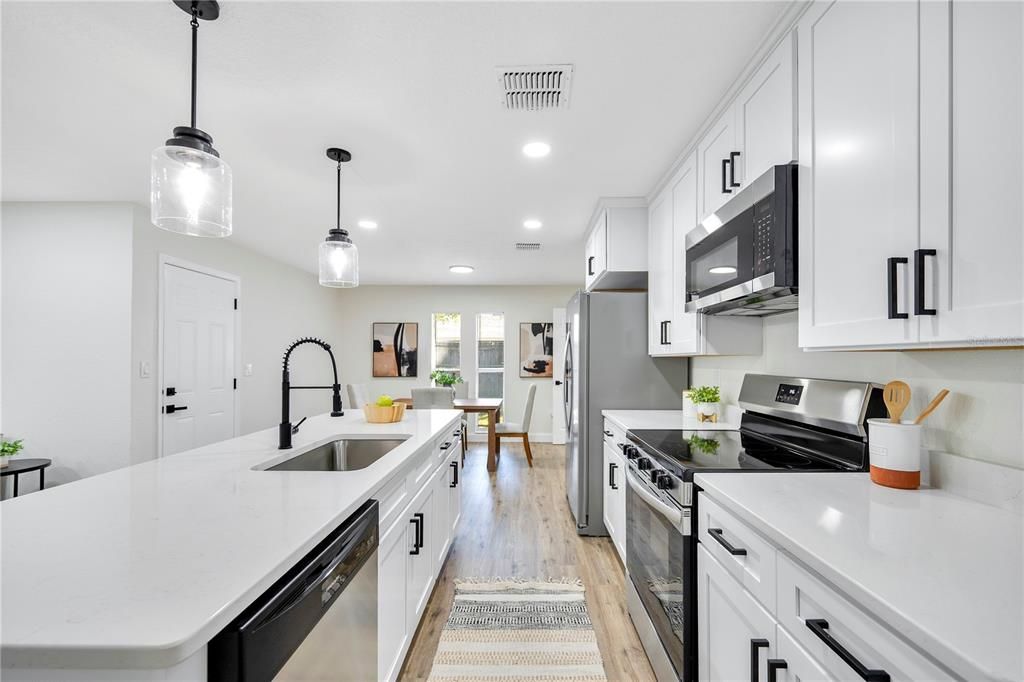 For Sale: $269,900 (3 beds, 2 baths, 1325 Square Feet)