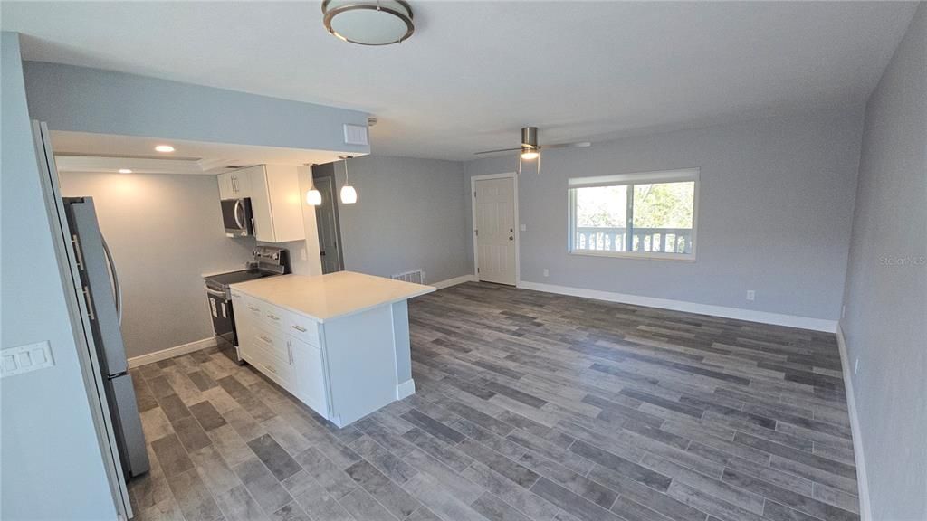 For Sale: $169,900 (2 beds, 1 baths, 792 Square Feet)