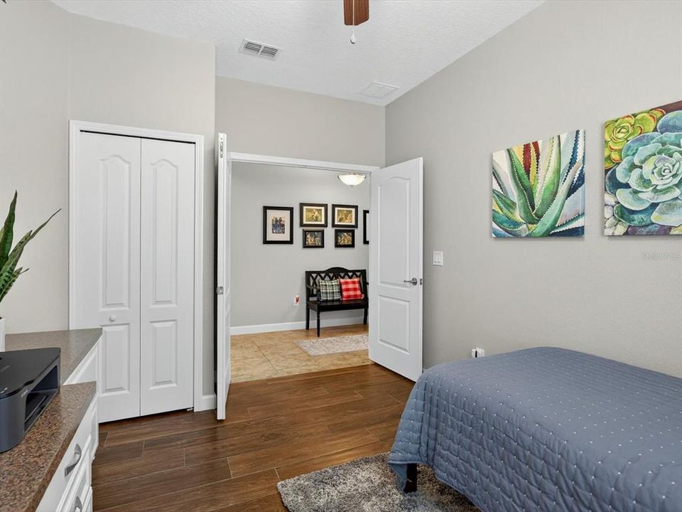 Под контрактом: $389,899 (3 спален, 2 ванн, 1856 Квадратных фут)