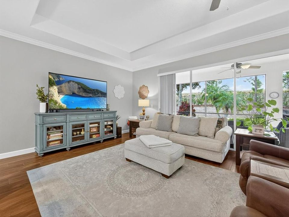 Под контрактом: $389,899 (3 спален, 2 ванн, 1856 Квадратных фут)