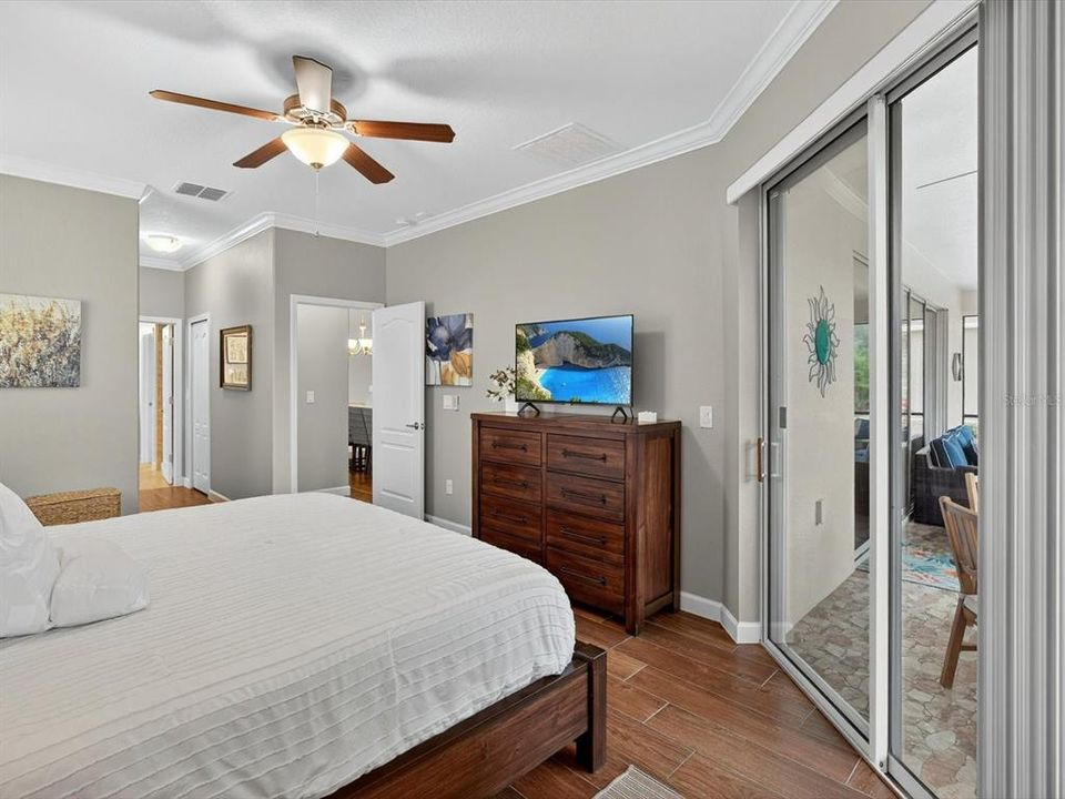 Под контрактом: $389,899 (3 спален, 2 ванн, 1856 Квадратных фут)