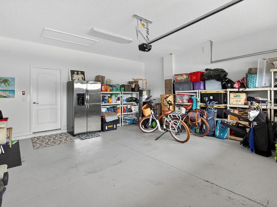 Под контрактом: $389,899 (3 спален, 2 ванн, 1856 Квадратных фут)